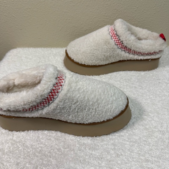 Sherpa Teddy Cream Platform Slippers Clogs EUC - Picture 9 of 11